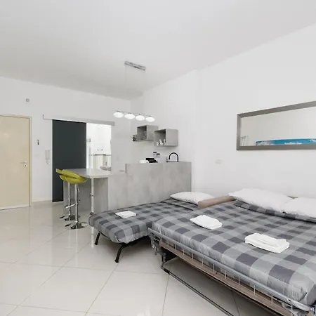 Comodo A 5 Minuti Dal Mare Con Possibilita Di Posto Auto * دْيانو مارينا